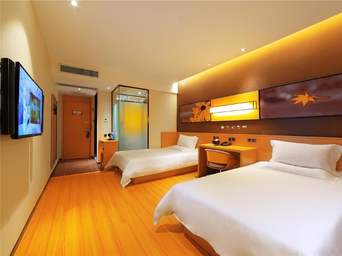Iu Hotel Urumqi Shinianzi Bus Station المظهر الخارجي الصورة